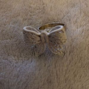 White bow ring